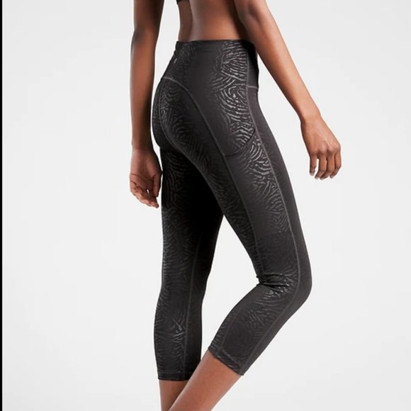 Athleta Pants - ATHLETA Ultimate Stash Pocket Embossed Capri 🔥 NEW 🔥 HOT ITEM 🔥
